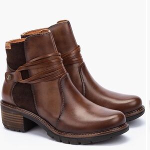 Pikolinos San Sebastian Water Resistant boots in Topo. Size 39